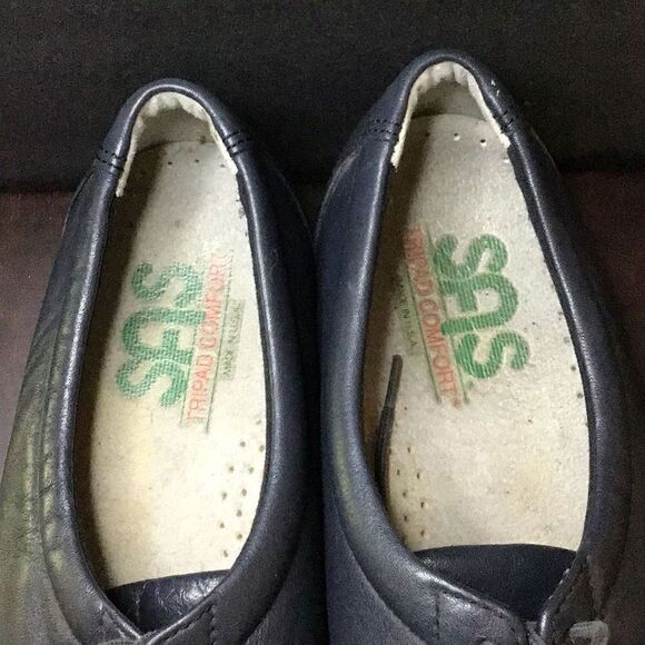 Shoes by SAS Tri pad soft step size 8 Tiny scratch shown - Picture 6 of 11